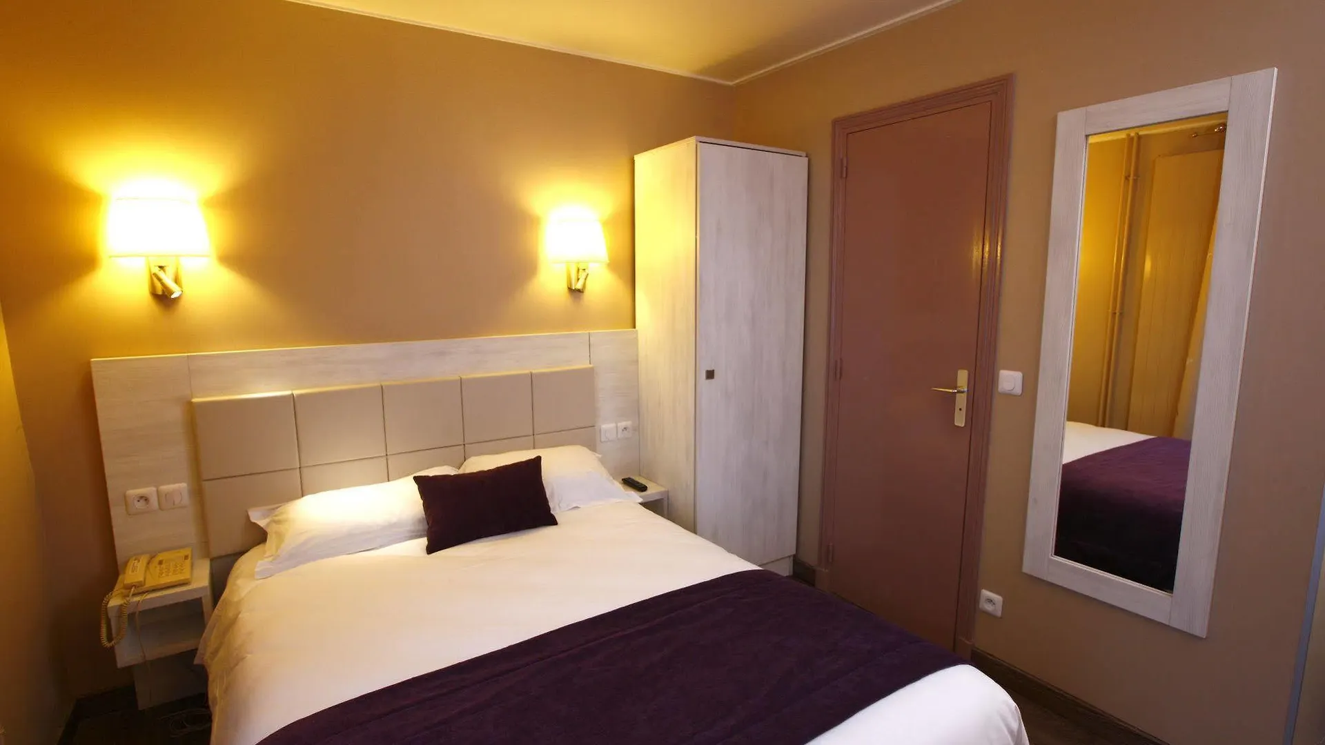 Sunny Hotel Parijs