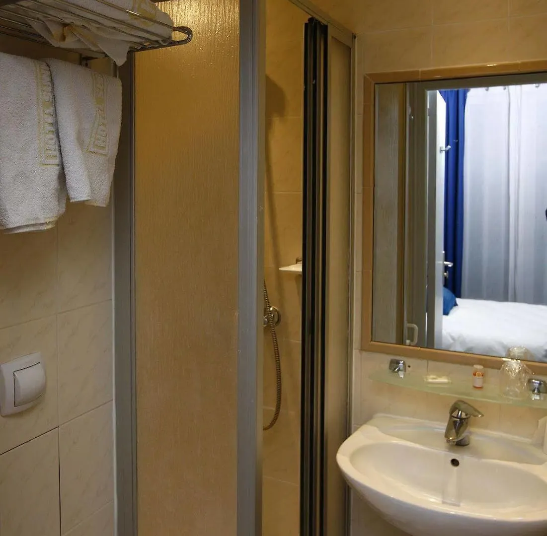 Sunny Hotel Paris