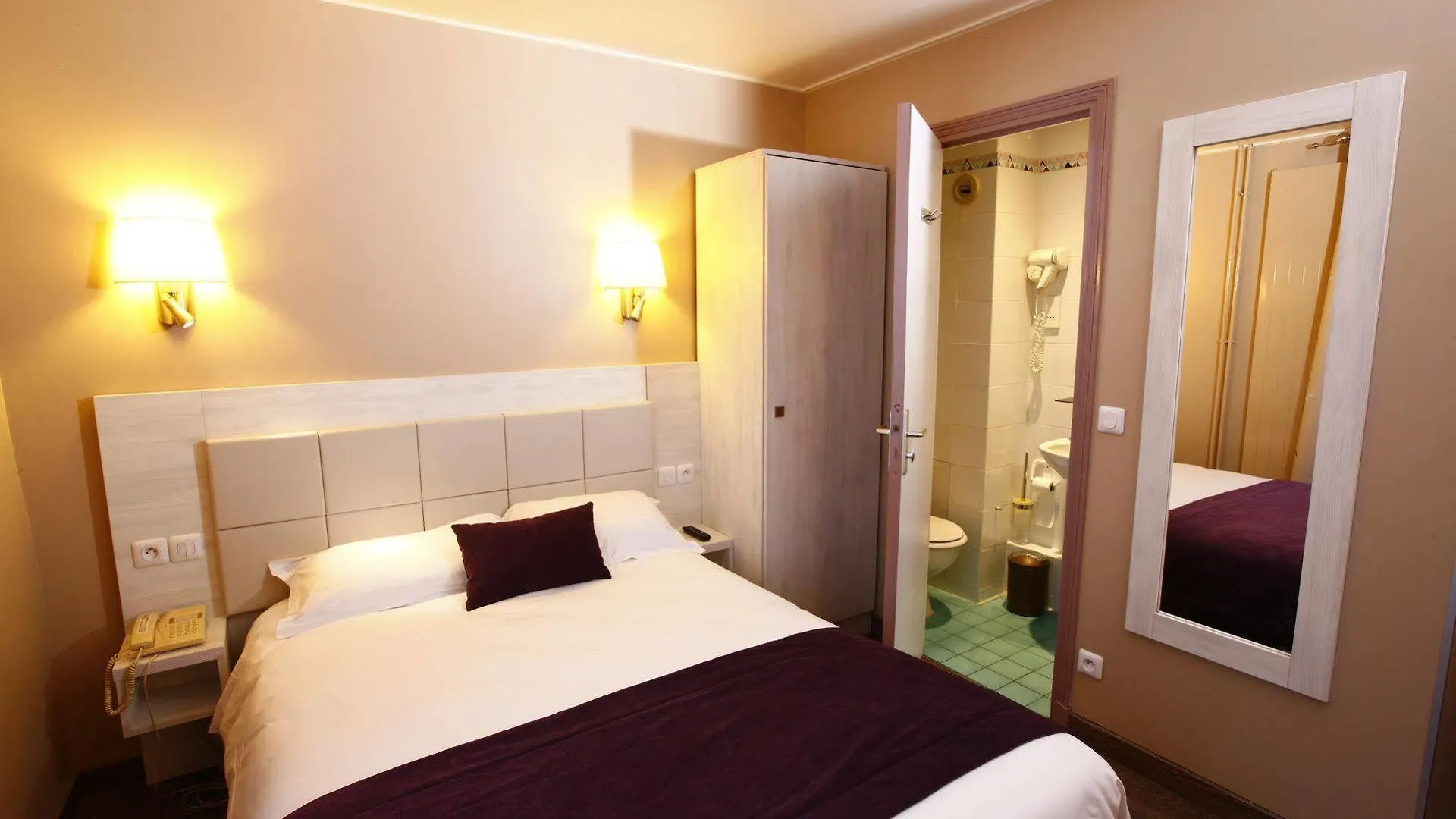 Sunny Hotel Paris